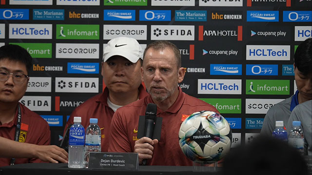 东亚杯赛前新闻发布会 代理主教练久尔杰维奇率张玉宁参加