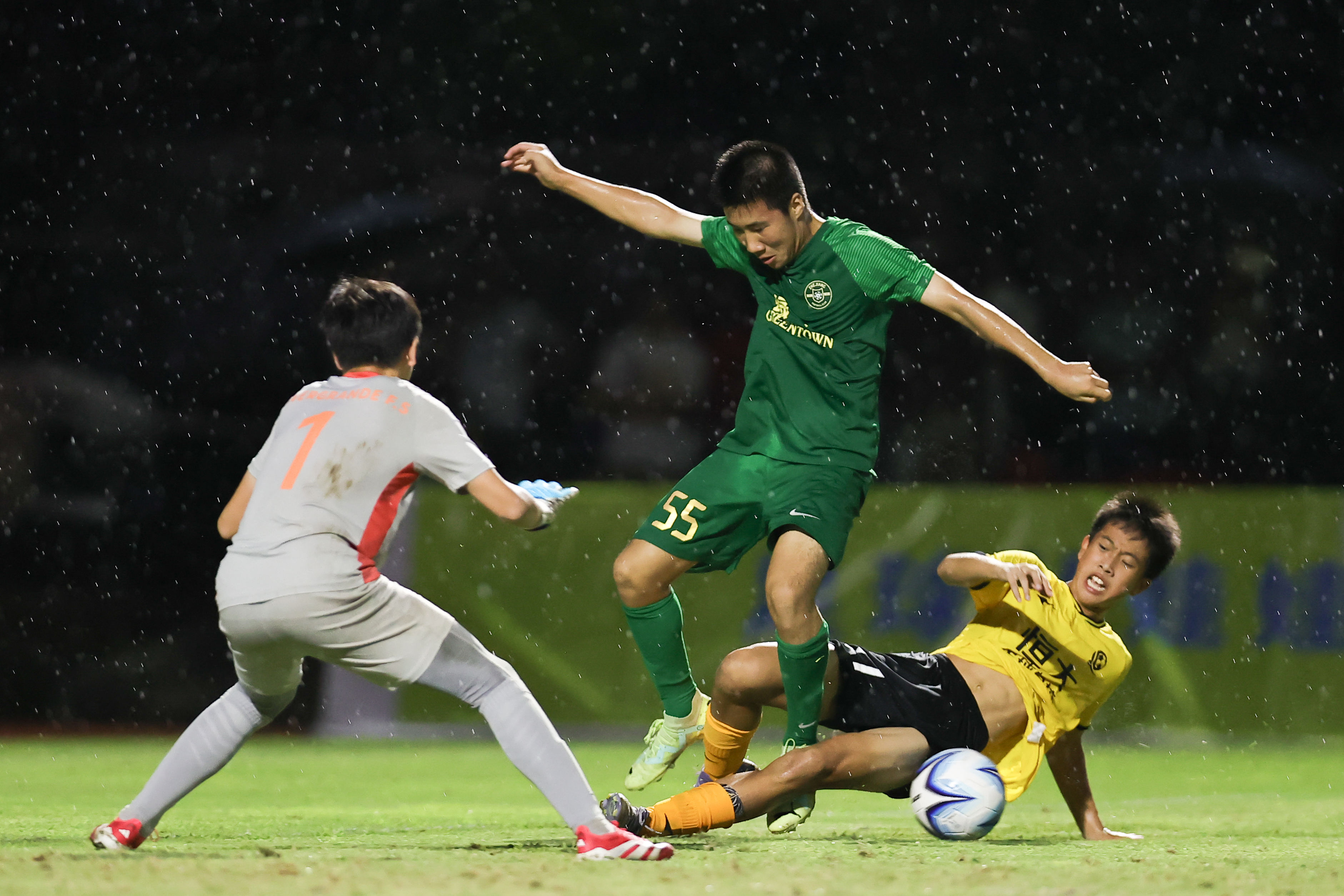 中青赛U13组收官  恒大足校点球决胜捧杯